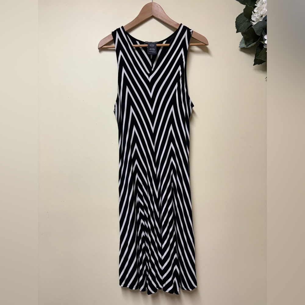 Chelsea & Theodore Black & White Chevron Stretch Midi Dress -  Large
